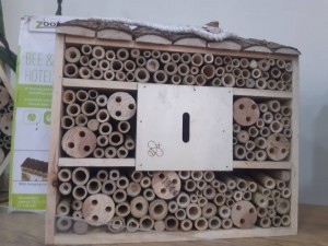 منزل للنحل البري والحشرات المفيدة