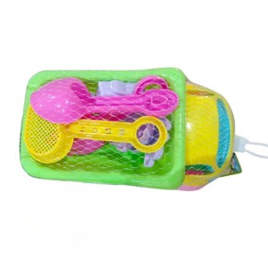 شاحنة مع أدوات الشاطئ للأطفال